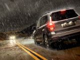 Conducir de forma segura bajo lluvia